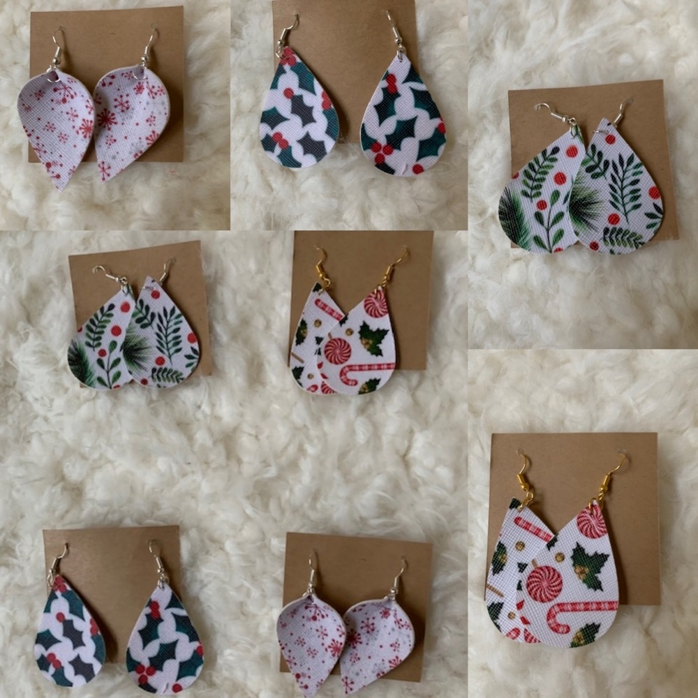 Dat Holiday Earring Set 🌲